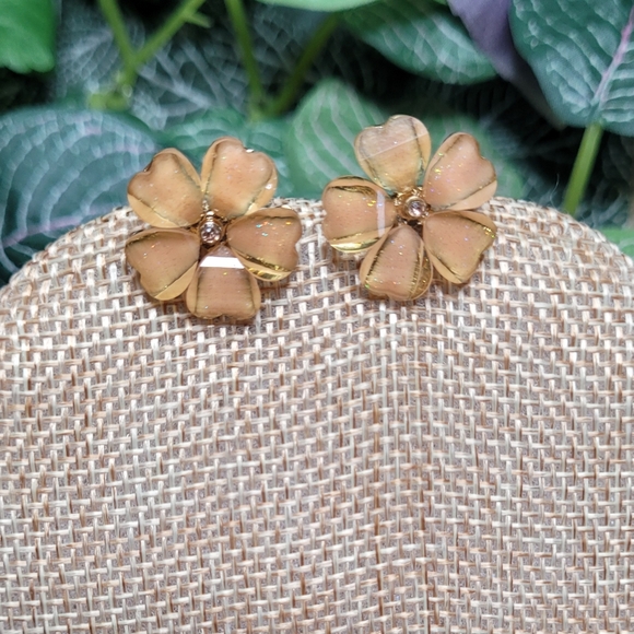 Beautiful earrings and a smile will help you sparkle and shine like nothing else - Picture 1 of 3